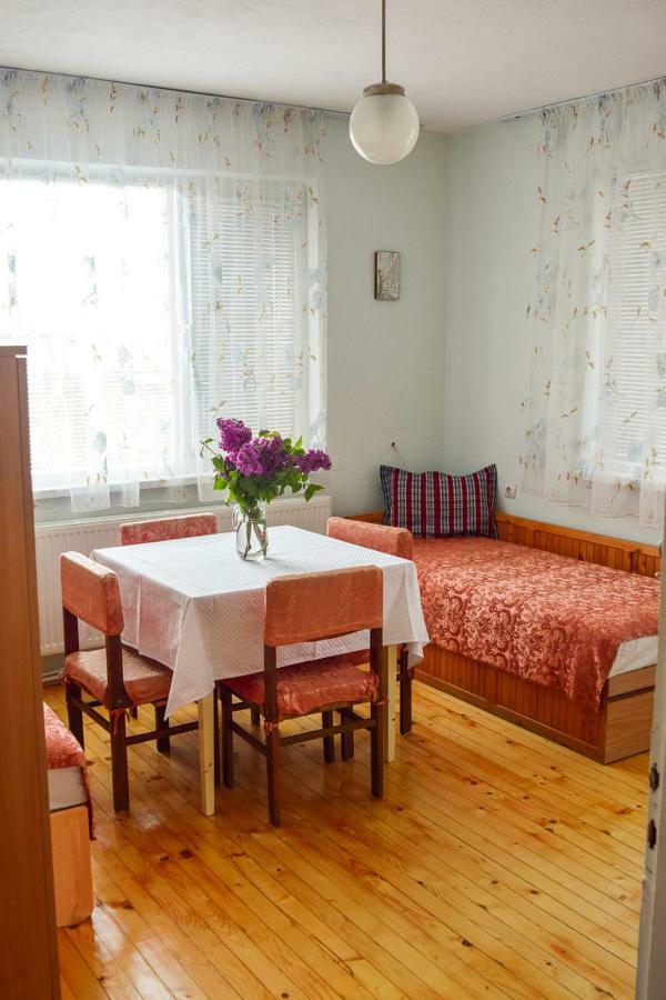 Velkovski Guest House Hisarya Ngoại thất bức ảnh